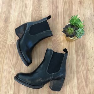 BED STU Lorn Leather Heeled Chelsea Boots. Boots sized at 7.5 but fit is a 6.5.